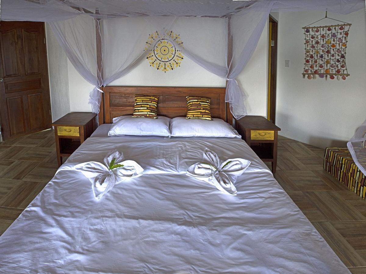 Iris Island Eco Resort Бусуанга Экстерьер фото