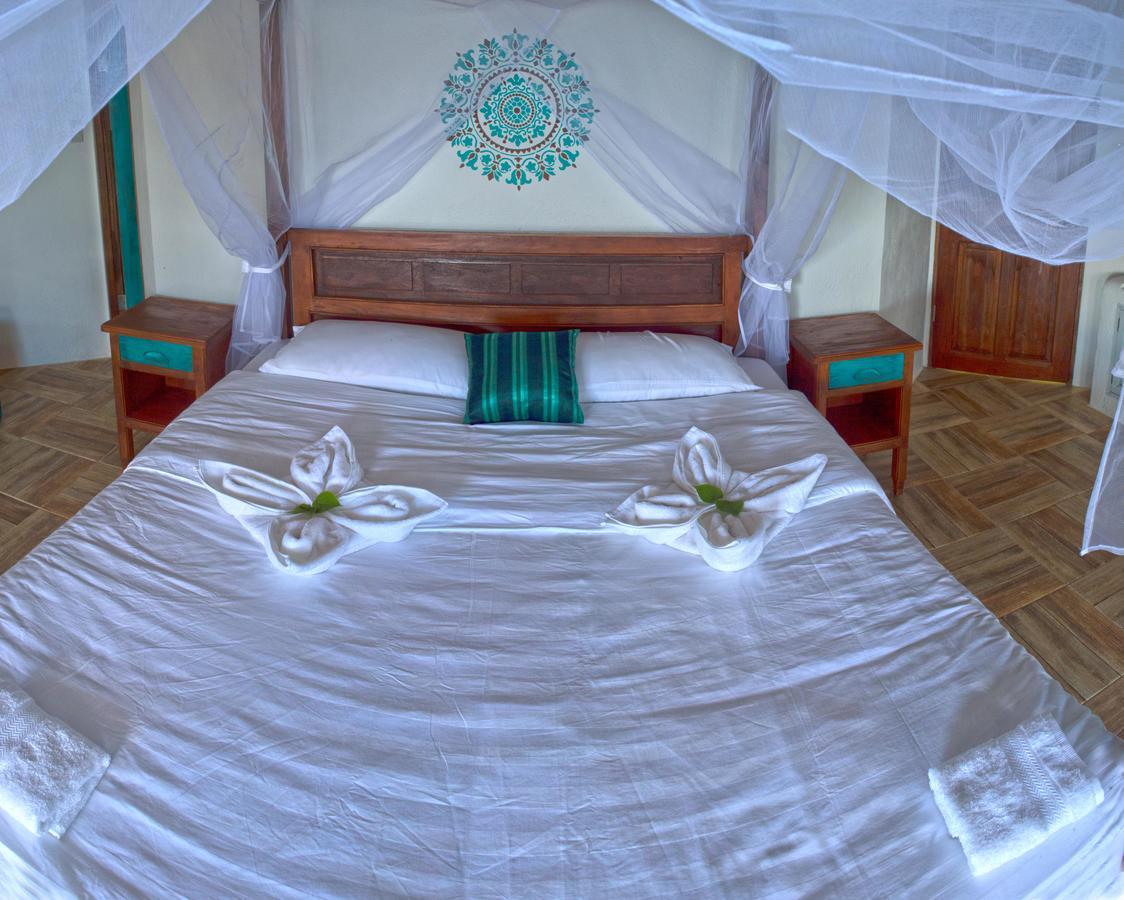 Iris Island Eco Resort Бусуанга Экстерьер фото
